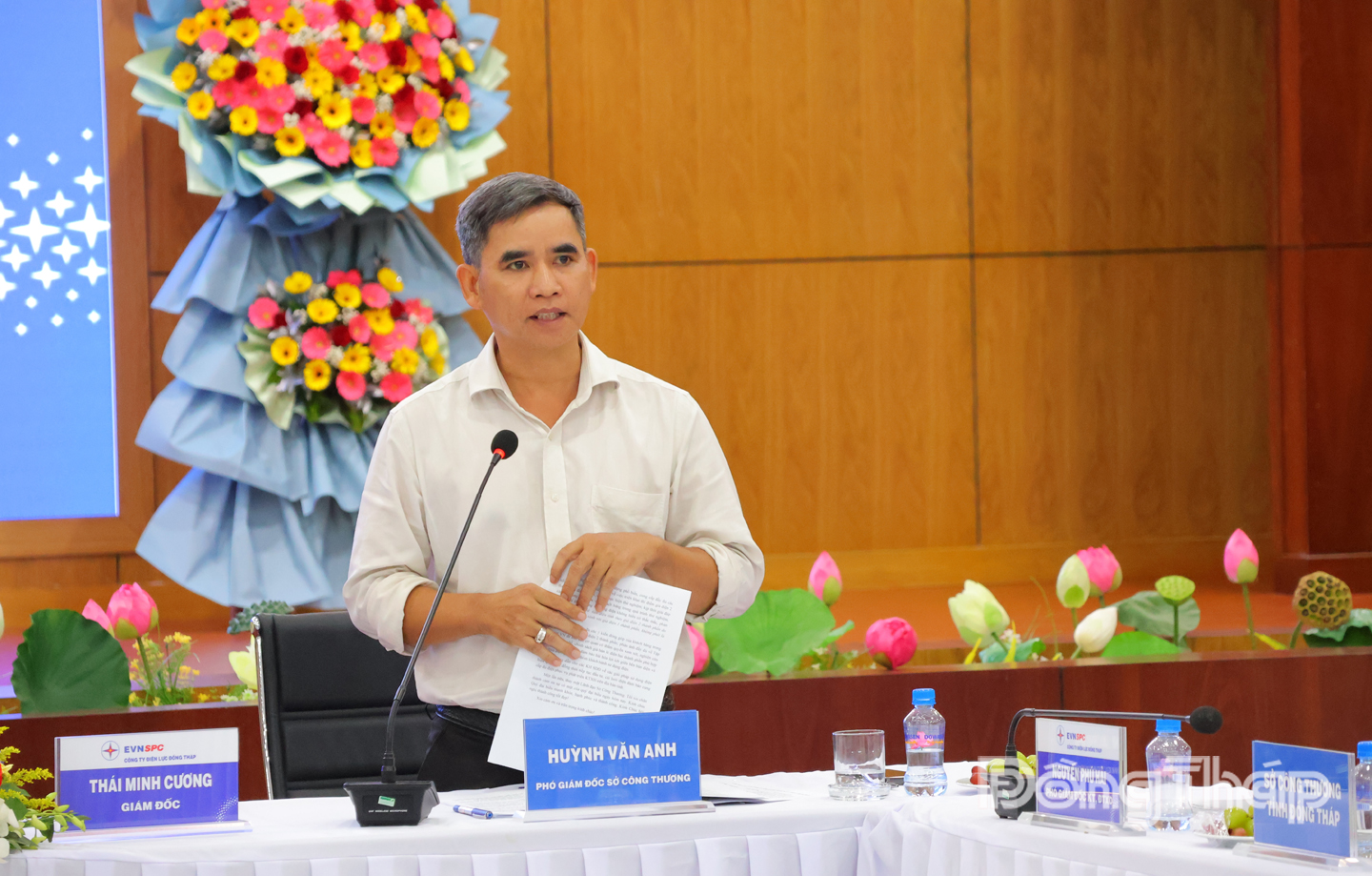 Phó Giám đốc Sở Công Thương Đồng Tháp, Ông Huỳnh Văn Anh ghi nhận nỗ lực của Công ty Điện lực Đồng Tháp trong việc cung cấp thông tin đầy đủ, minh bạch và tạo diễn đàn đối thoại giữa ngành điện với cộng đồng doanh nghiệp .