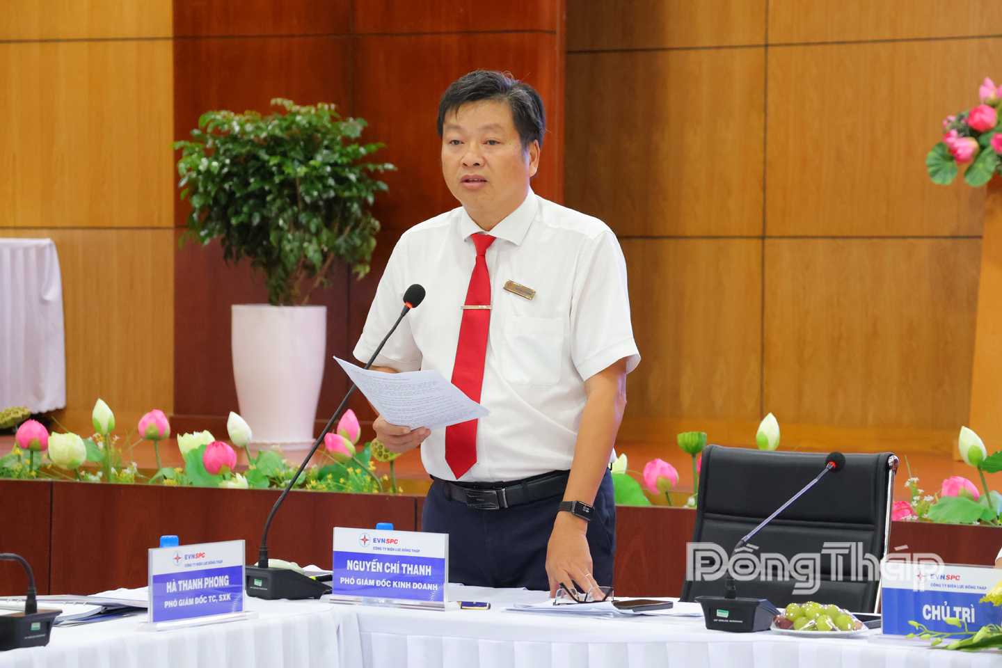 Ông Nguyễn Chí Thanh, Phó Giám đốc Kinh doanh Công ty Điện lực Đồng Tháp, Công ty Điện lực Đồng Tháp cam kết tiếp tục đồng hành với doanh nghiệp, cung cấp đầy đủ dữ liệu, hỗ trợ kỹ thuật và cập nhật những thay đổi chính sách nhằm đảm bảo quá trình chuyển đổi cơ chế giá điện trong thời gian tới diễn ra minh bạch, thuận lợi.