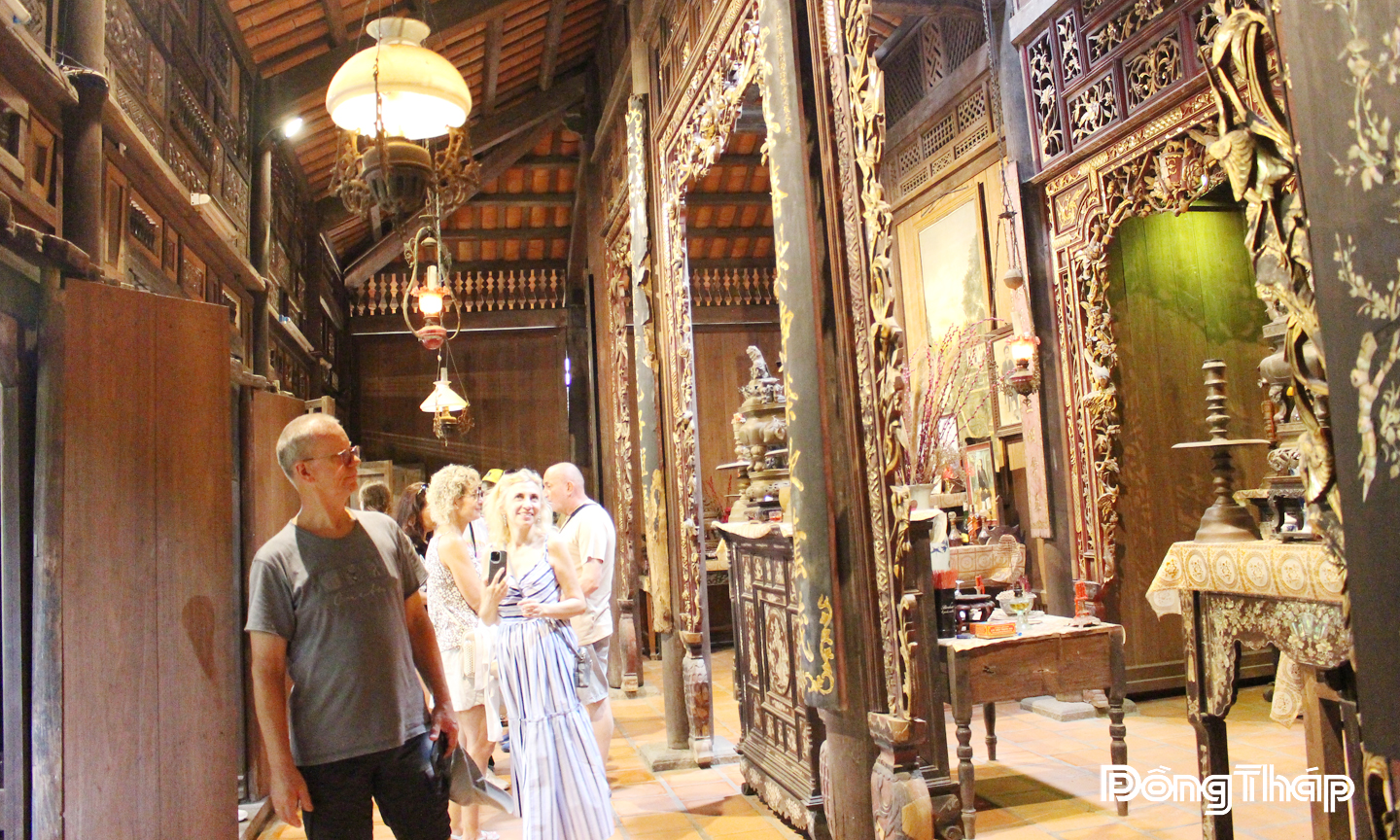 Thời gian qua, tỉnh Đồng Tháp tập trung cải thiện mạnh mẽ môi trường đầu tư, kinh doanh theo hướng minh bạch, thông thoáng, thân thiện. Ảnh: NAM PHONG