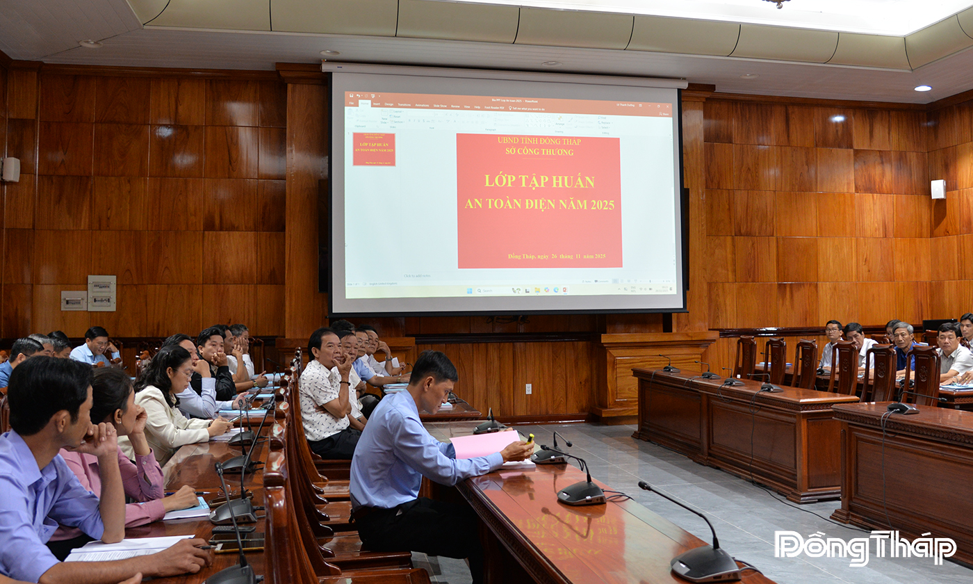 Các đại biểu tham dự buổi lễ.