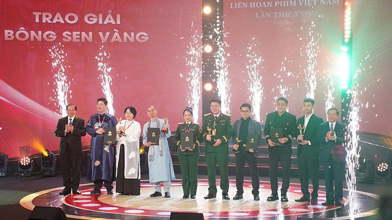 Trao Giải Bông sen vàng cho các tác phẩm thuộc thể loại phim tài liệu, phim khoa học, phim hoạt hình. (Ảnh: Ban tổ chức).