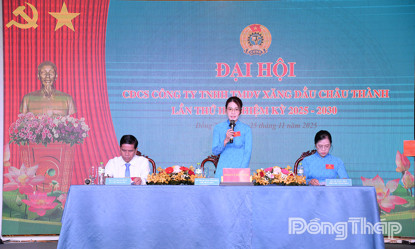 Đoàn Chủ tịch điều hành đại hội.