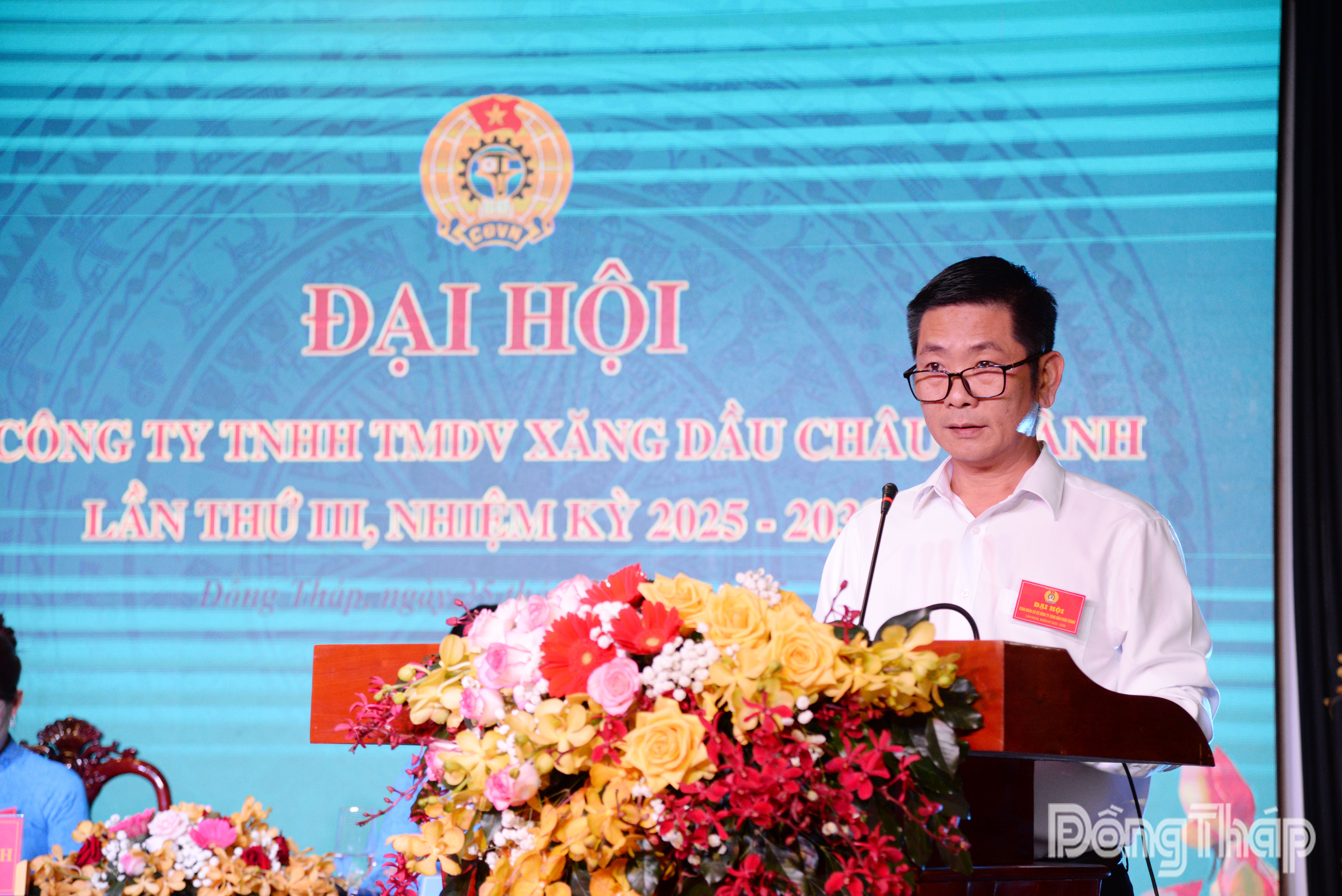 Điều hành phần đại hội.