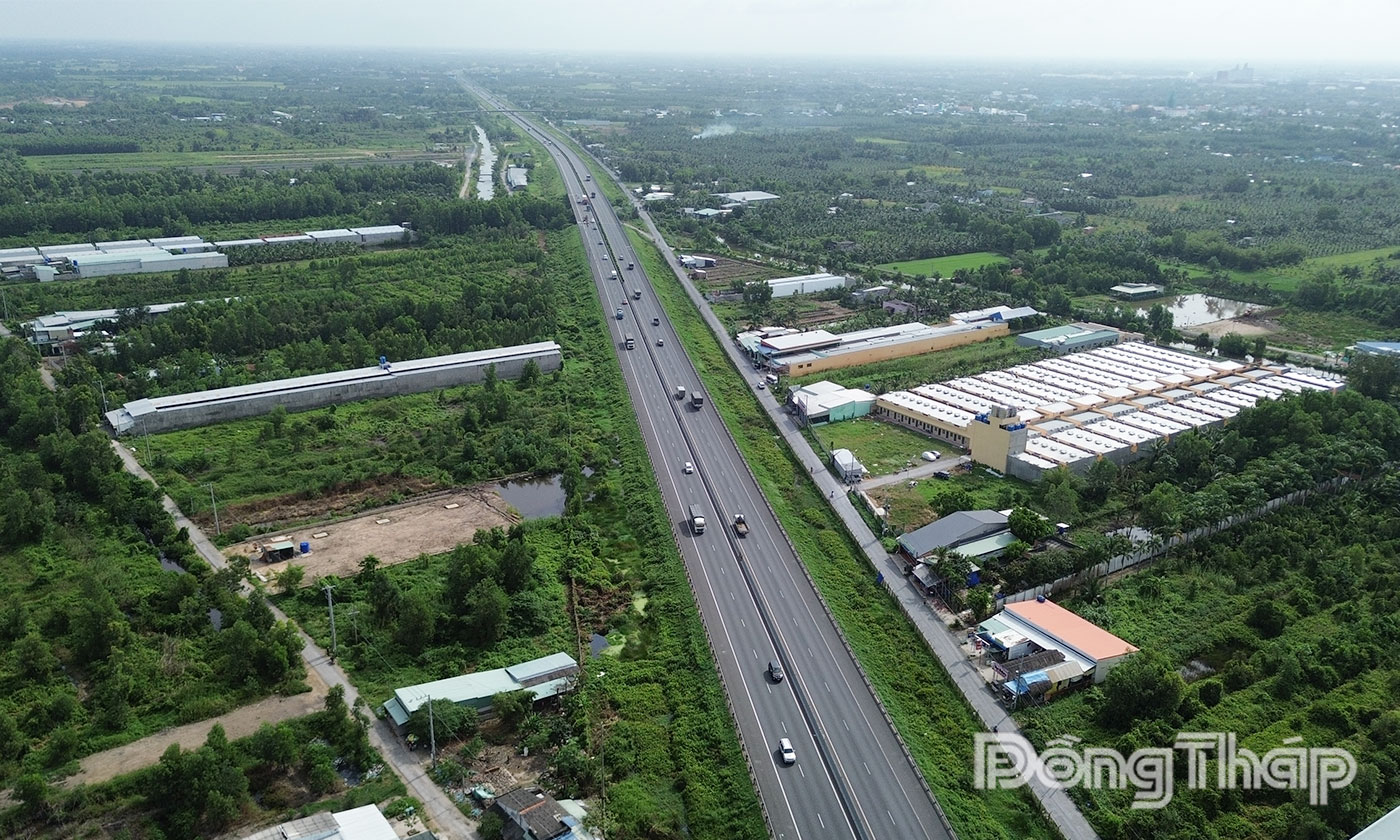 Cao tốc Trung Lương - Mỹ Thuận nhìn từ trên cao.