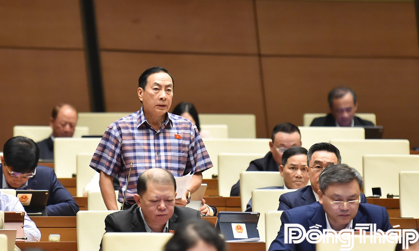 Đại biểu Phạm Văn Hòa, phát biểu thảo luận tại hội trường