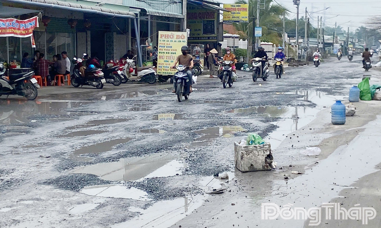 Hàng ngàn công nhân phải đi qua tuyến đường 878B.