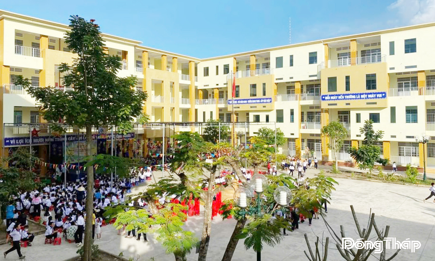 Diện mạo khang trang, sạch đẹp của Trường Tiểu học - Trung học cơ sở Hậu Mỹ Phú.