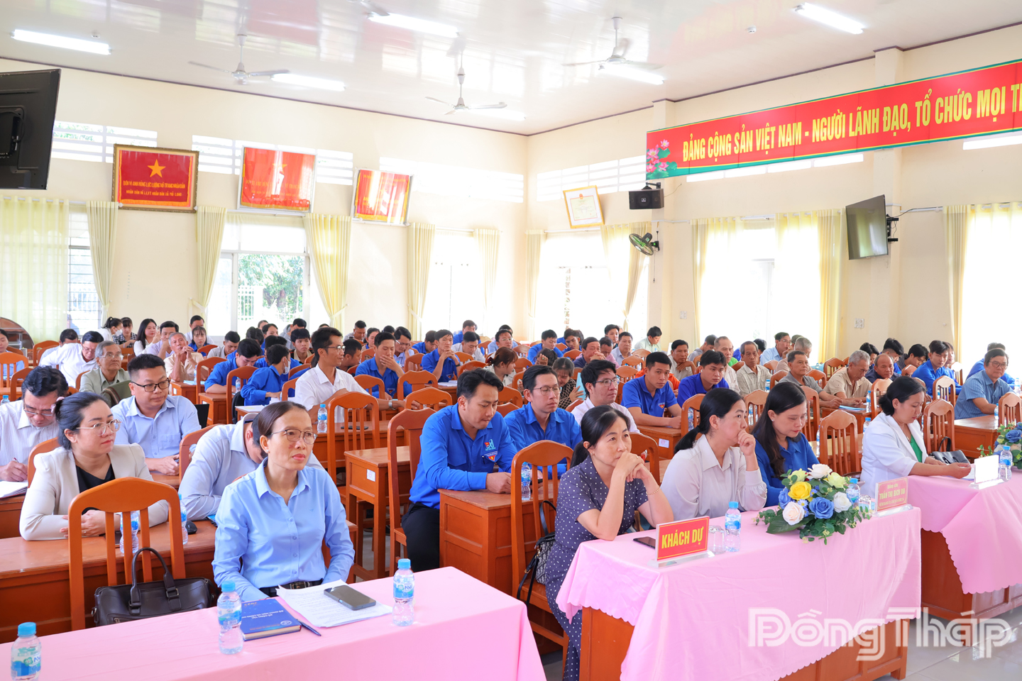 Quang cảnh buổi hội thảo.