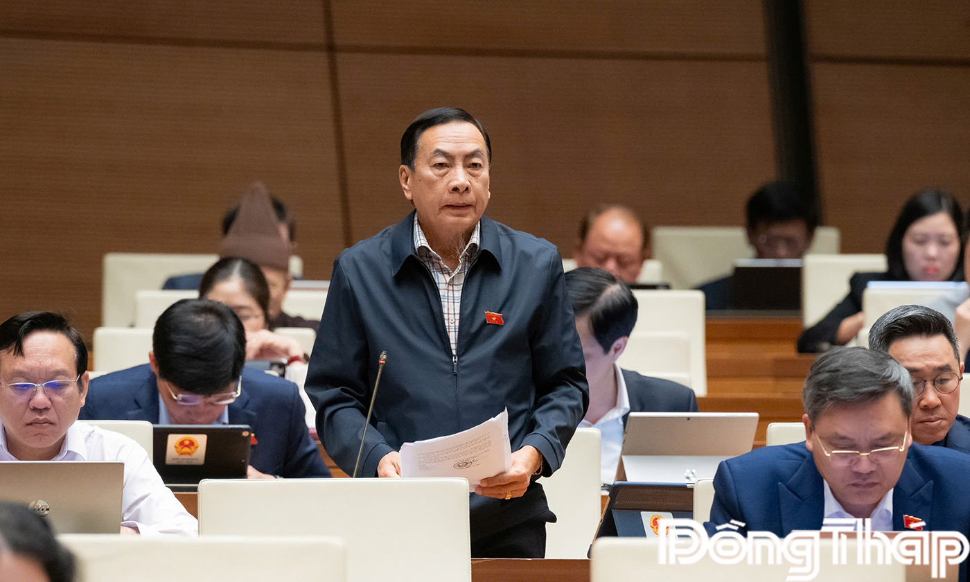 Đại biểu Phạm Văn Hòa, phát biểu thảo luận tại hội trường