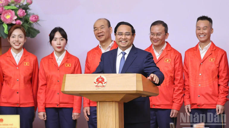 Thủ tướng Chính phủ Phạm Minh Chính phát biểu ý kiến giao nhiệm vụ tại Lễ xuất quân của Đoàn Thể thao Việt Nam. (Ảnh: Trần Hải)